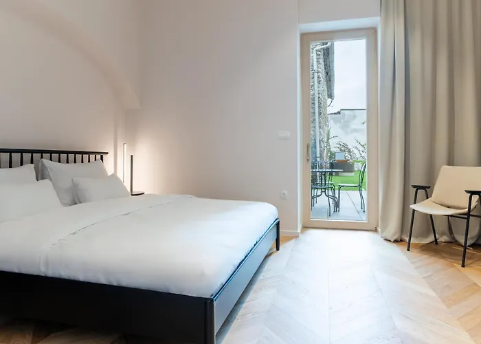 Villa Elizabeth - Apartment With Garden